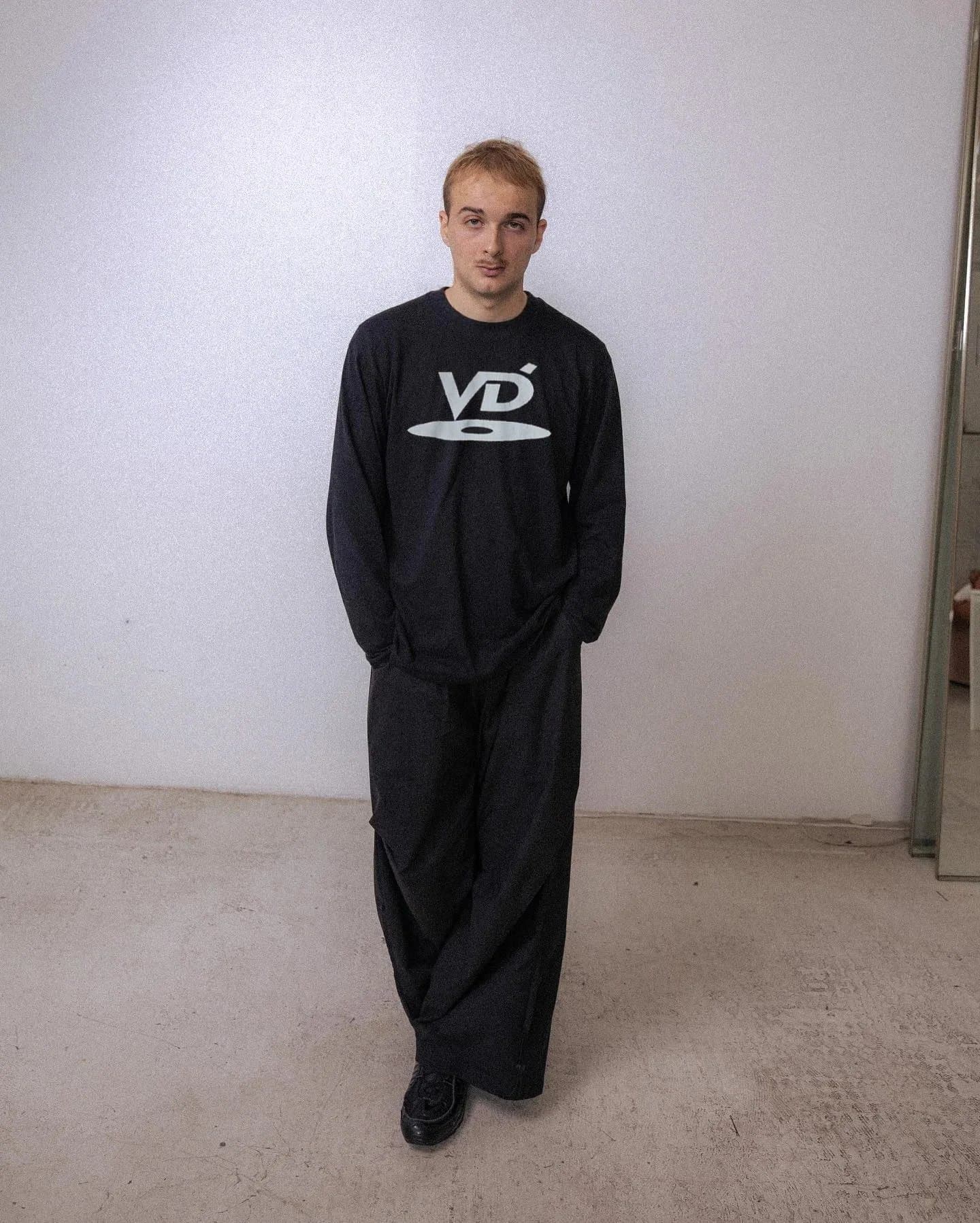 VD Oversized Long Sleeve T-Shirt Black