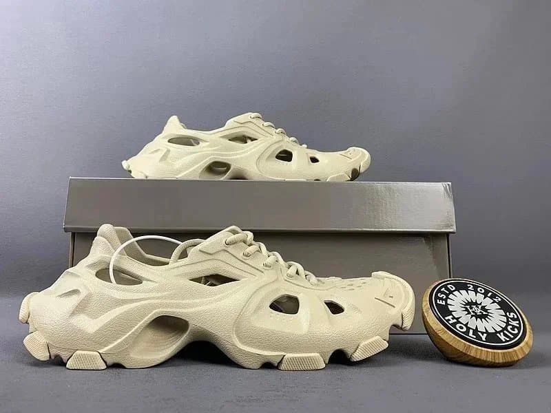 HOLY MCIS 5th Anniversary Cream Color Chunky Sneakers