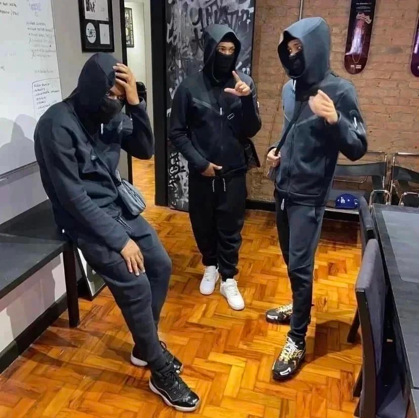 Men's Black Hoodie & Jogger Set - Streetwear Tracksuit for Casual Wear